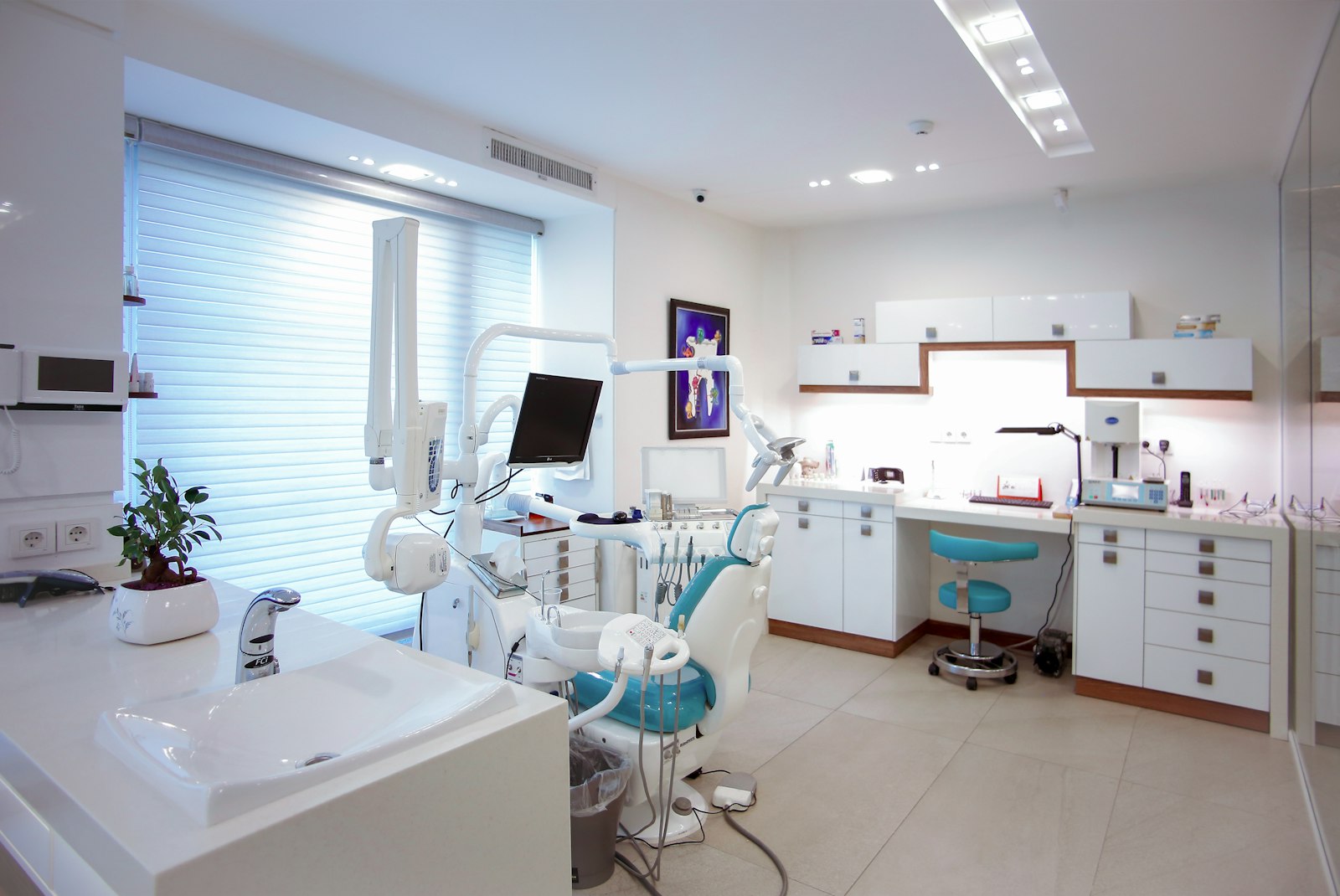 Calm, modern treatment room at NOOR Dental Studio